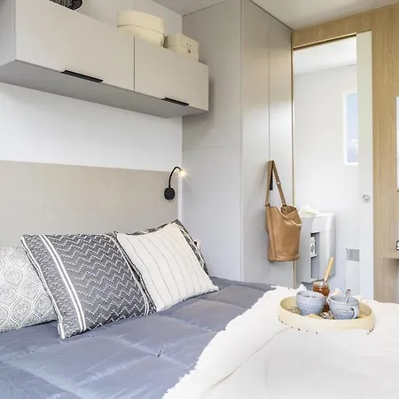 Mobil Avec Terrasse A Saint-jean-de-monts - Api-1-52-1175