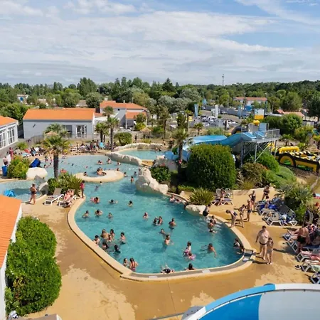 مكان تخييم Mobil Avec Terrasse A Saint-jean-de-monts - Api-1-52-1175 *